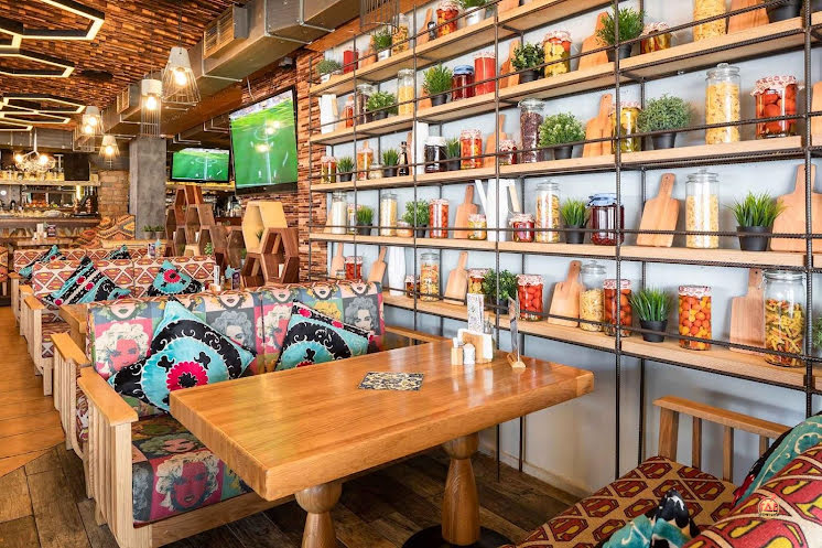 Зал ресторана  в «Чайхона №1 Бутлерова» фотография №2