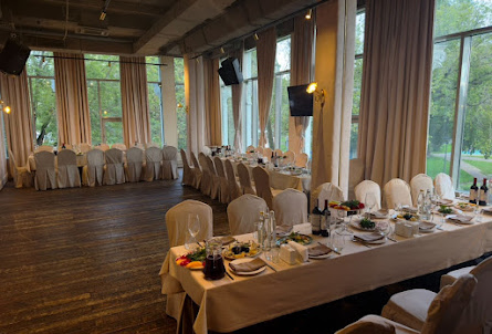 Большой караоке зал в Малый караоке зал