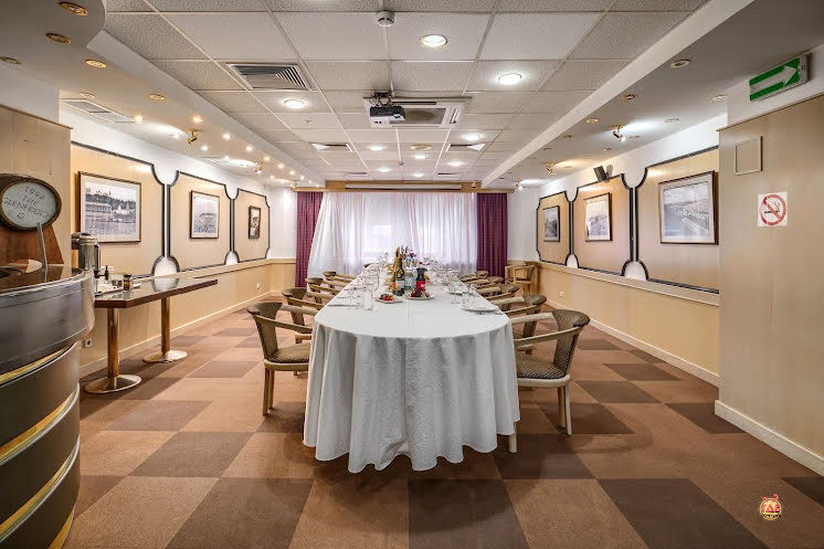 Зал Boutique Whisky bar в «Чайка и Бурлак» фотография №14