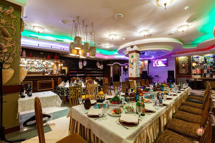 Основной зал ресторана в «Очаг Grill» фотография №8