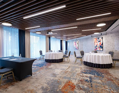  ресторан DoubleTree by Hilton Novosibirsk