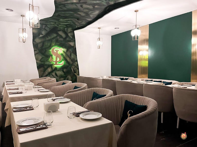 Сытый лось на Коломенской фотография №1