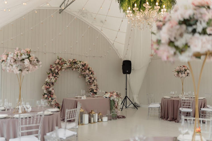 Шатер у озера в «Гребнево» фотография №7