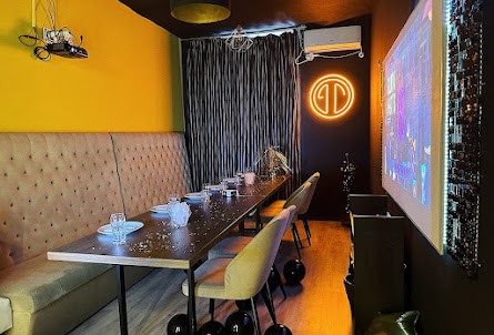 Зал "Гэтсби"  в Зал "Марвел"