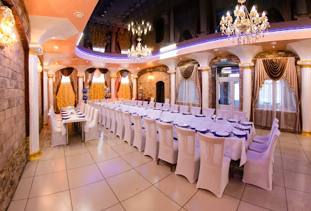 Большой зал в Малый зал