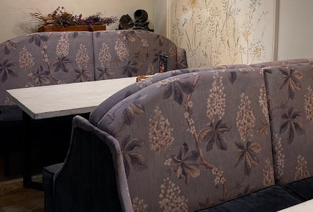 Белый зал в VIP-комната с караоке