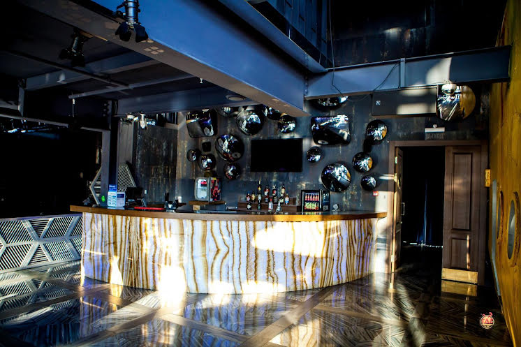 Основной зал в «ИКRA. Restoclub & karaoke» фотография №9