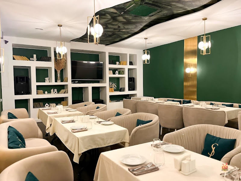 Сытый лось на Коломенской фотография №8