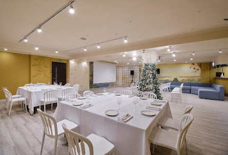 Цокольный зал в Малый зал