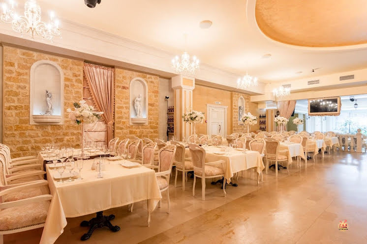 Греческий зал "Greek Hall" в «NewsPub» фотография №1