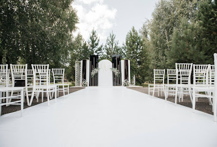 MOON’E в MOON’E