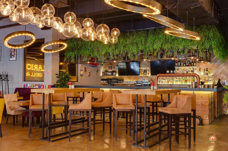 Основной зал в «Larionov grill&bar в г. Московский» фотография №6