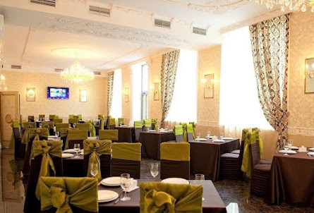 Большой зал  в Малый зал 