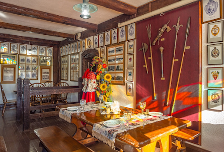 Зал "Оружейный" в Зал "Малая каминная"