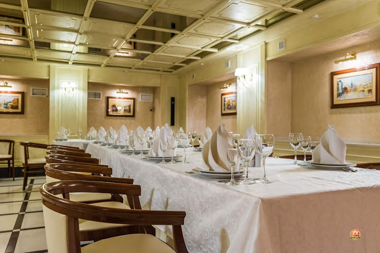 Зеркальный зал в «ЛЕОН на Металлургов» фотография №7