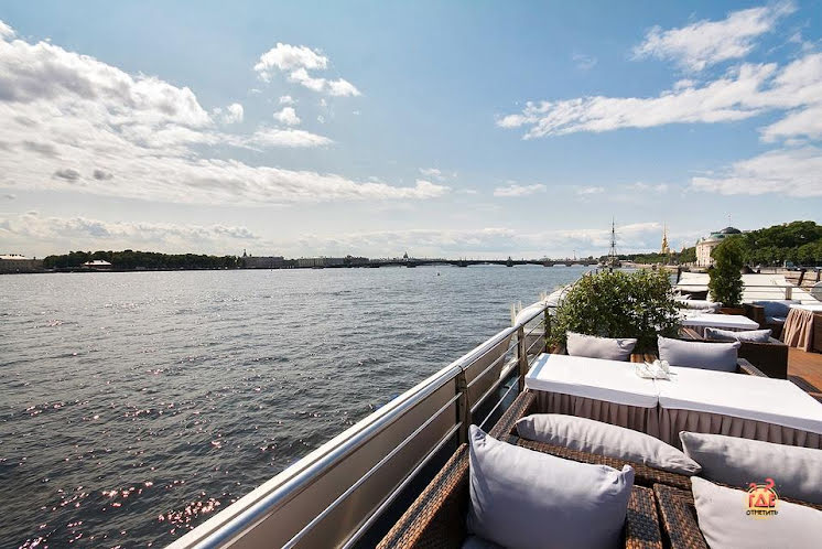 Открытая верхняя палуба  в «Ресторан-теплоход "Volga-Volga"» фотография №11
