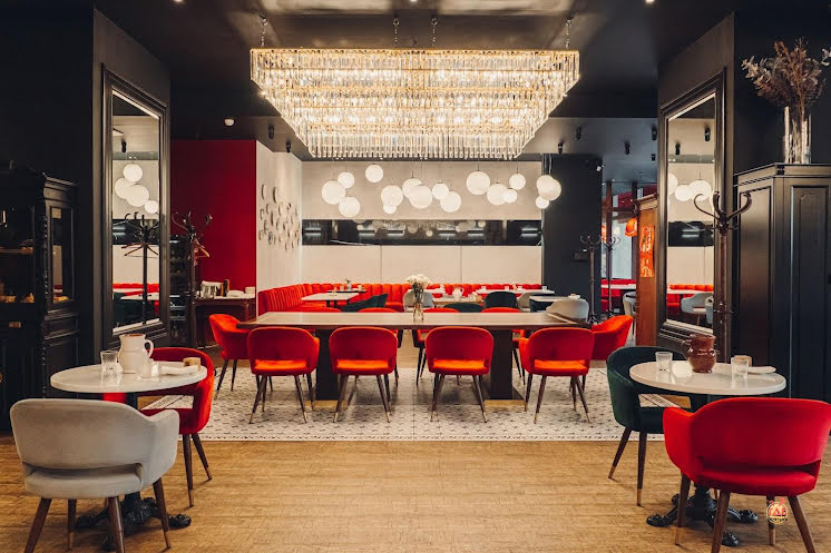 Основной зал в «Bistrot LeMoujik на Морской» фотография №9