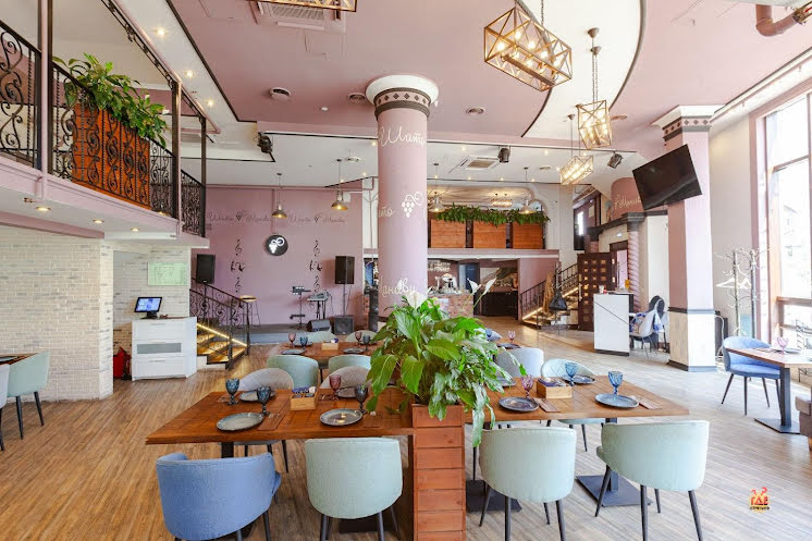 Основной зал  в «Шато Манави на Адмирала Лазарева» фотография №11