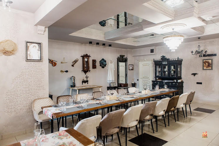 Зал "Прекрасной Елены" в «Епифанычъ» фотография №1