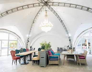  ресторан Иверия на Комарова