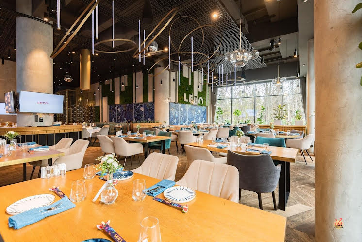 Основной зал в «Лето» фотография №1