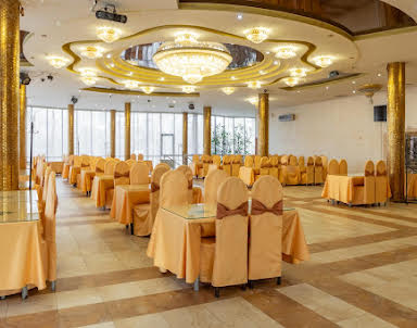  ресторан У Озера ​на Героев Космоса