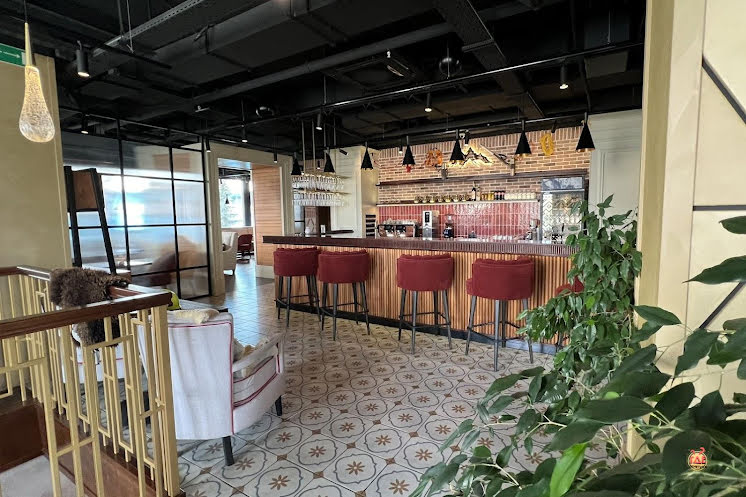 Основной зал  в «Everest» фотография №3