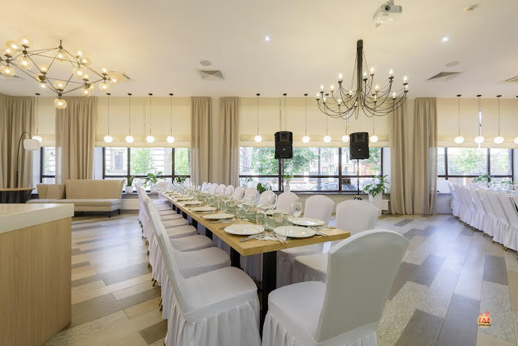 Основной зал в «Raymond» фотография №6