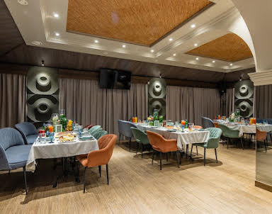  ресторан Dvin Hall