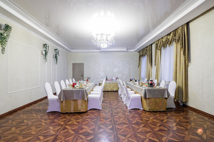 Зал «Золотой» в «Сибирская трапеза» фотография №2