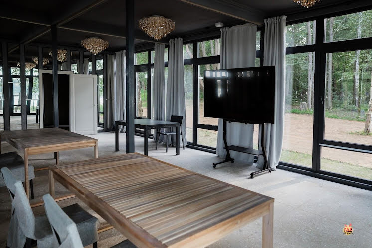 Панорамный зал с террасой на воде в «Берег Желаний» фотография №7