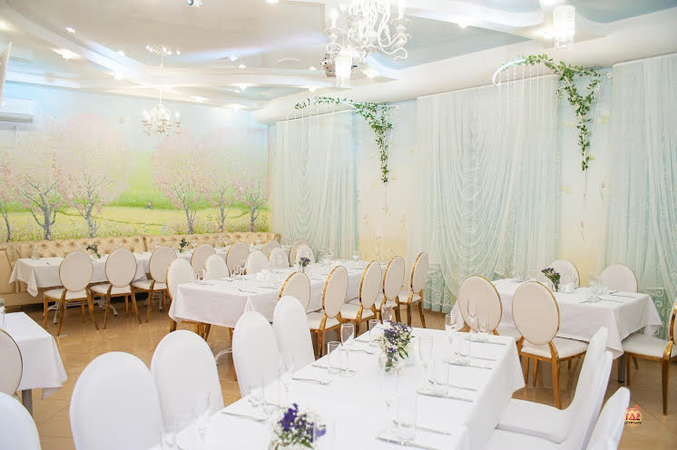 Основной зал в «Лето» фотография №8