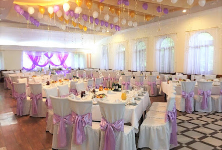 Зал на 120 человек в Зал на 30 человек 