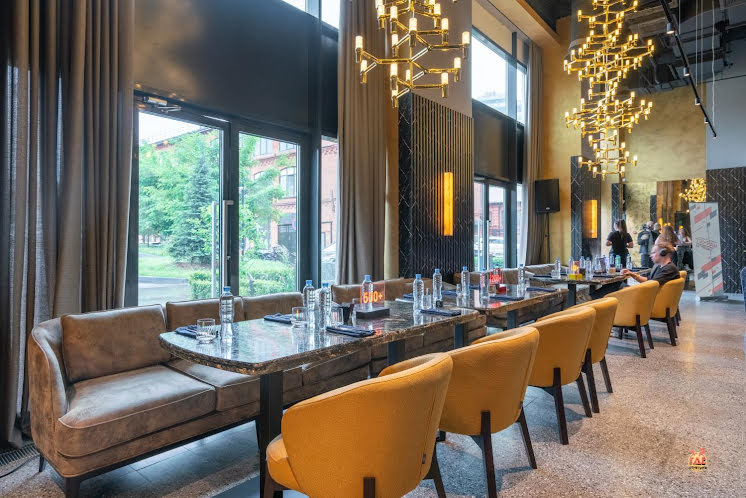  Зал со статуями  в «Гарда бар» фотография №12