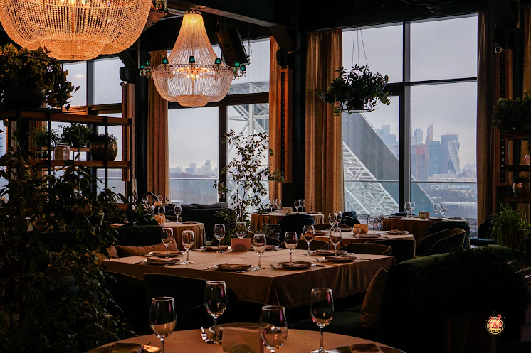 Банкетный зал на 2 этаже  в «Амбассадори» фотография №2