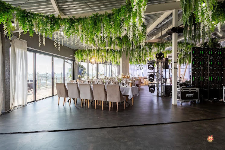 Основной зал в «SKY8 Terrace&Grill» фотография №9