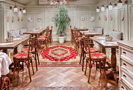 Белый зал в Бордовый зал