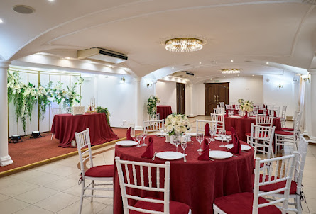 Большой зал в Малый зал