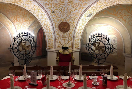 Зал «Царские палаты» в Зал «Красная комната»