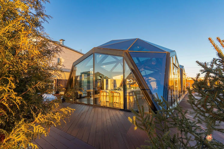 Основной зал  в «Ближе к небу» фотография №16