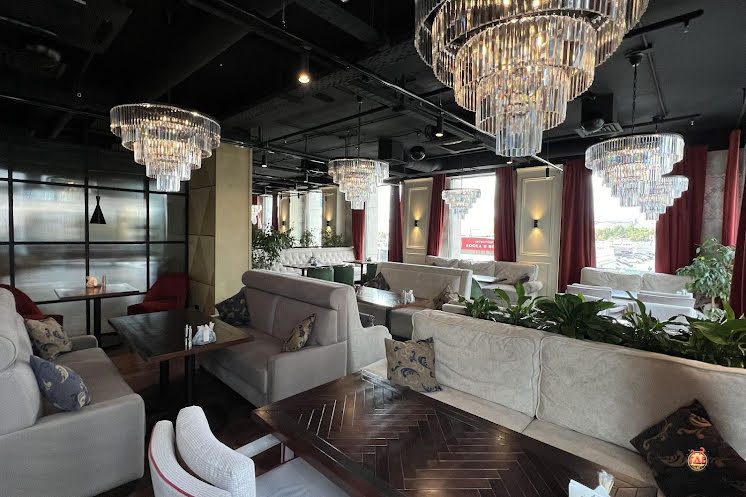 Основной зал  в «Everest» фотография №17