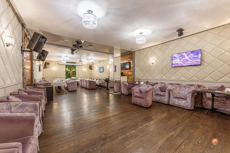 Большой караоке-зал в «Сытый лось в Медведково» фотография №13