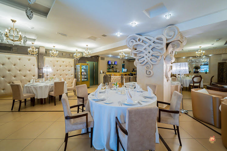 Основной зал в «La Rose D’or» фотография №2