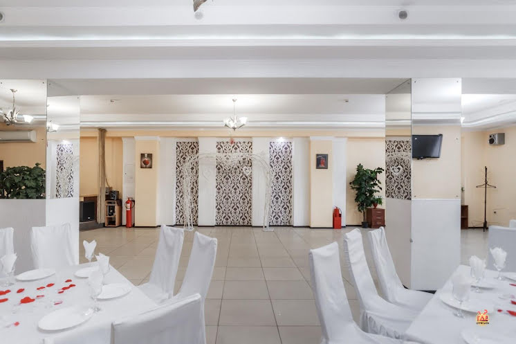 Нижний зал в «Лабиринт» фотография №1