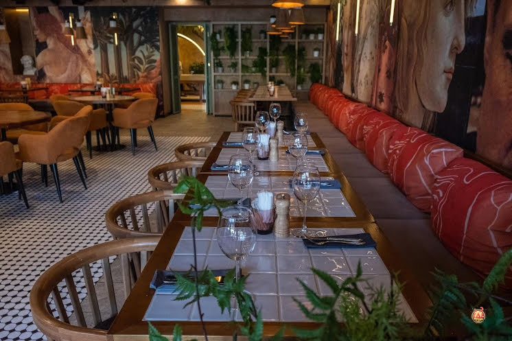 Зал ресторана в «Перчини на огне» фотография №8