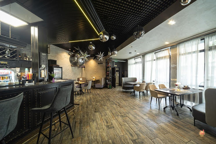 Основной зал в «Belle Famille» фотография №10