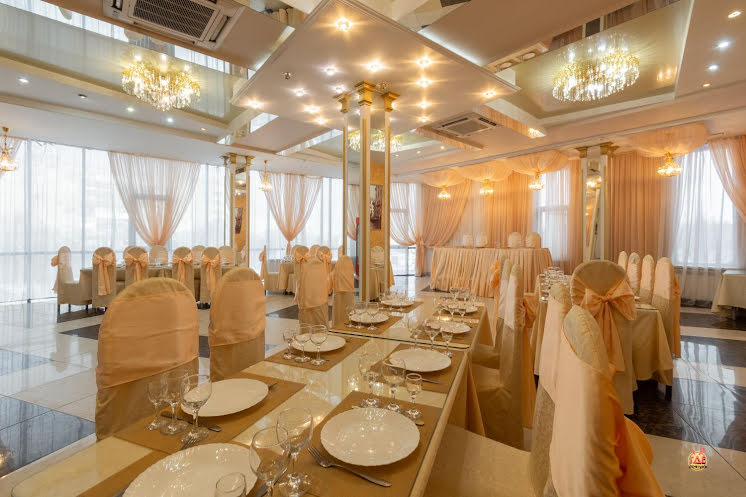 Зал «Персиковый» в «У Озера ​на Героев Космоса» фотография №13