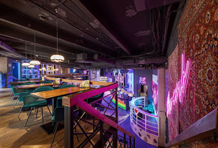 Основной зал с балконом  в VIP-зал