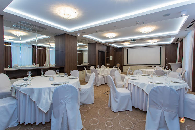 Зал  «Сосновый» в «Рамада» фотография №1