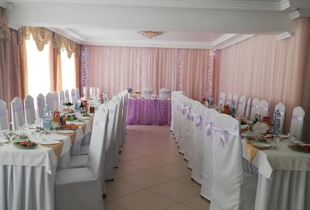 Розовый зал в Малый зал